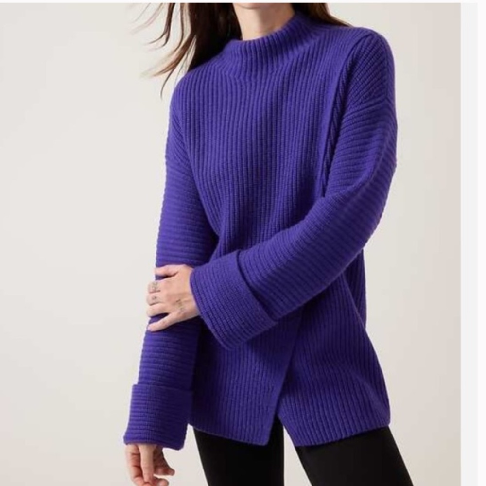Athleta Azalea sweater merino wool cashmere turtleneck size Medium oversized